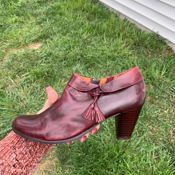 Regarde Le Ciel leather heeled ankle bootie size 40 8.5 spring summer tassel - Picture 3 of 14